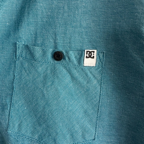 Men's Casual Button Down Shirt - Picture 3 of 4